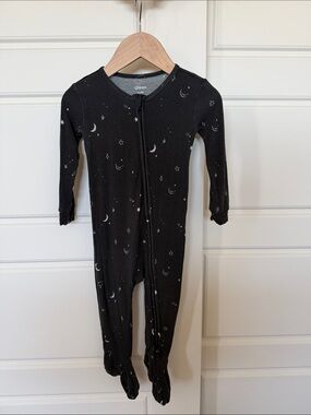 Quince Black Moon & Star Bamboo Viscose Footed One-Piece pajamas